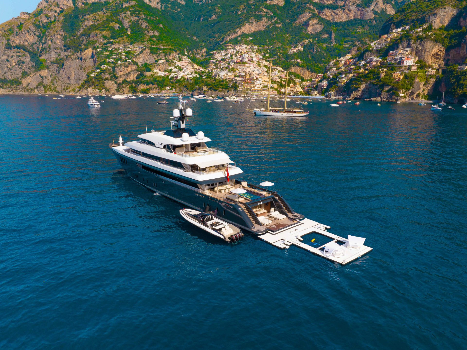 Motor Yacht Loon: The First Superyacht To Live Stream The Entire ...